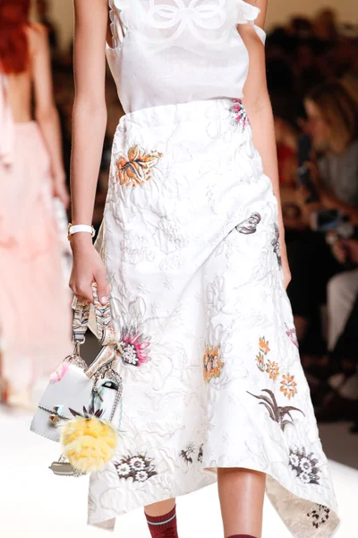 Look 74